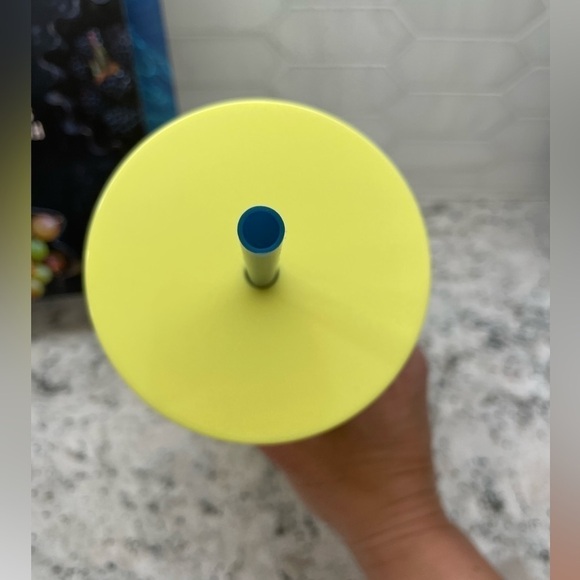 Starbucks 2024 Lime Green Geometric Stainless Steel Cold Cup. NWT.It’s a beauty! - Picture 5 of 8